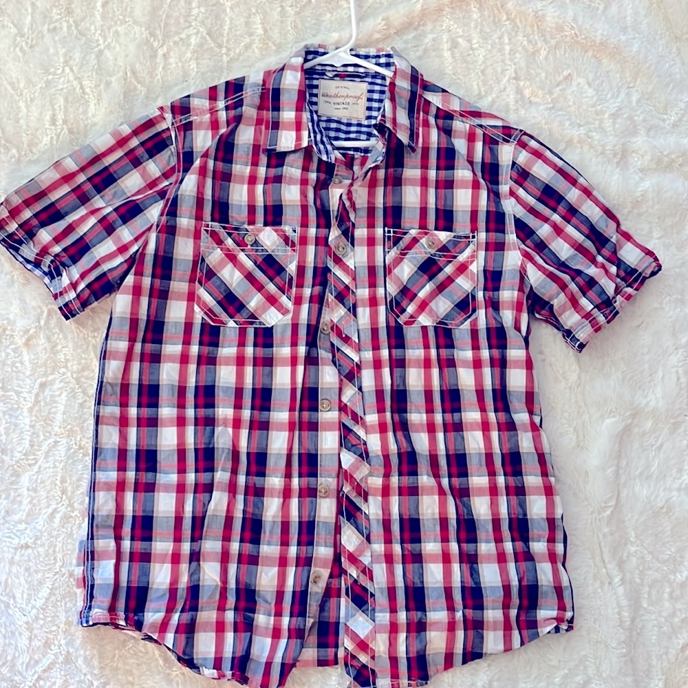 Weatherproof red, blue, and white short sleeve men’s button down shirt